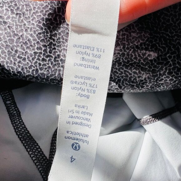 ❤️ Lululemon Fast & free crop 19” Size 4, black/white leaves prints G76 - Picture 7 of 9
